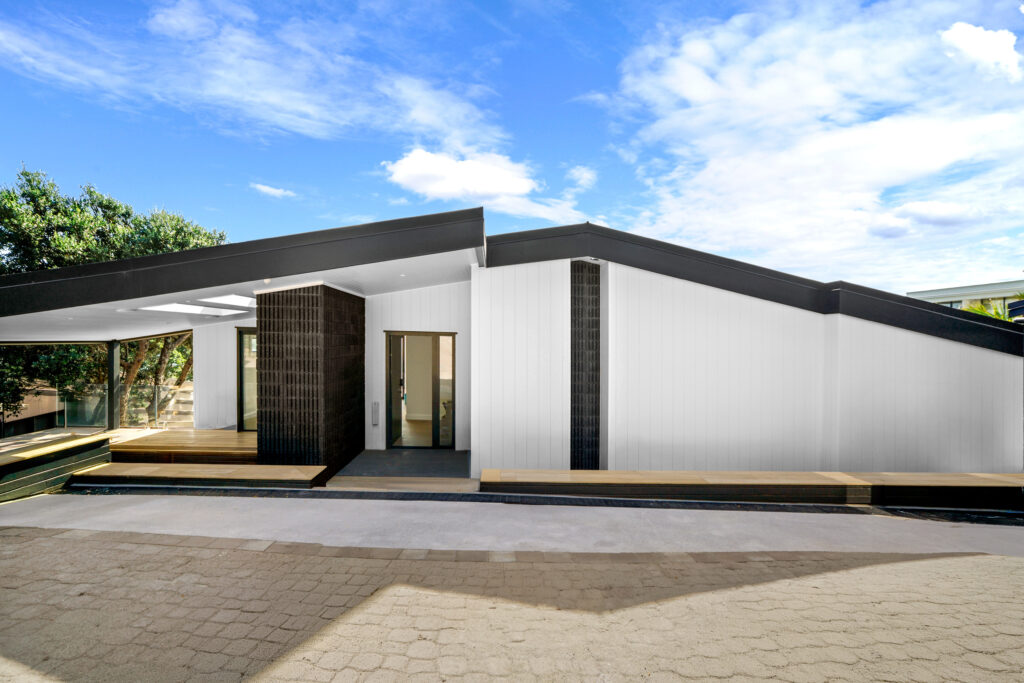 220A Lake Road00-2